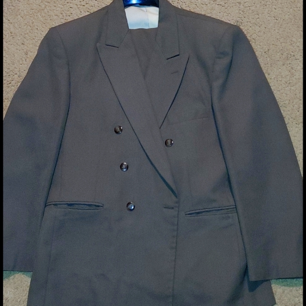 John Henry size 34L suit